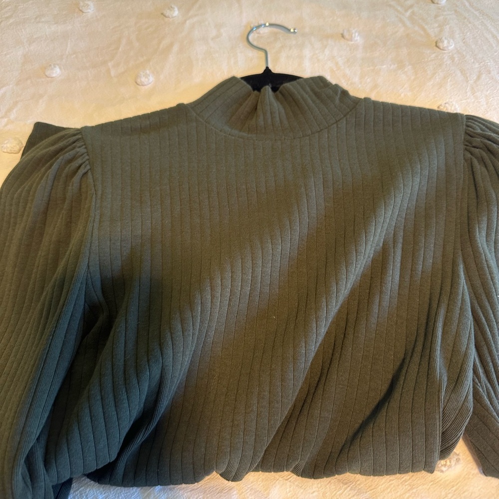 GAP M Ribbed Green Top - Picture 3 of 3
